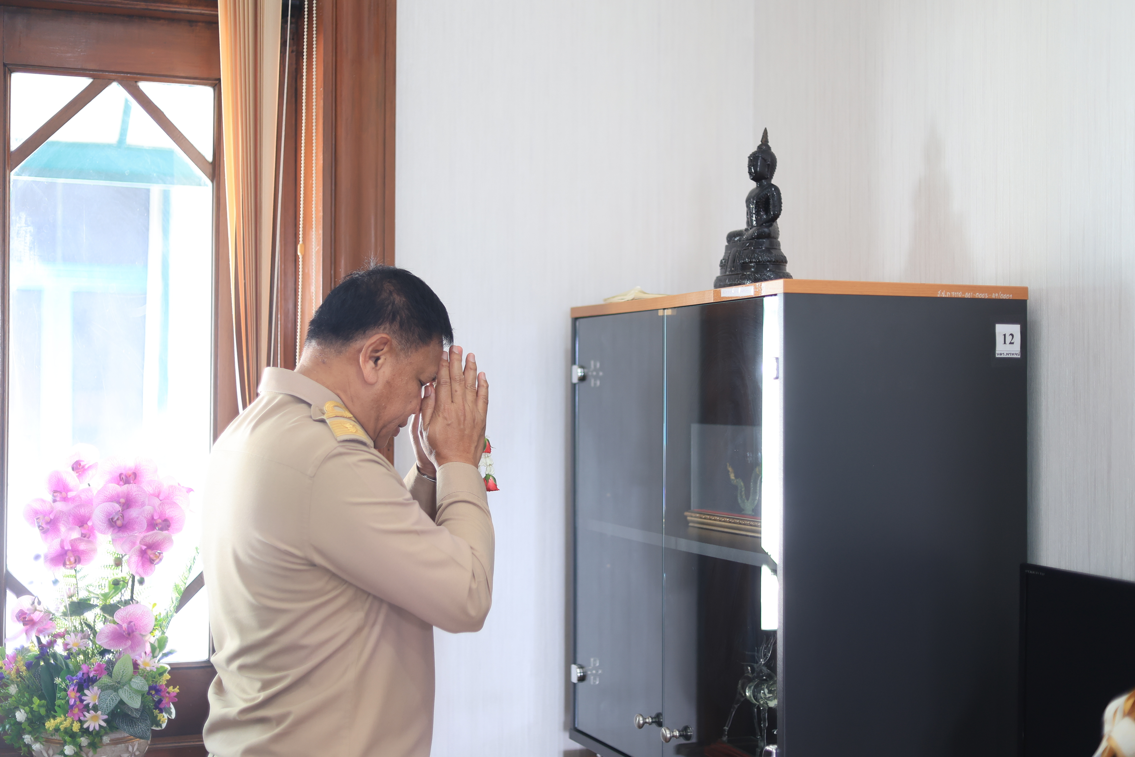 title - ผู้ตรวจราชการกรม ส.ป.ก. สักการะสิ่งศักดิ์สิทธิ์และรายงานตัวเนื่องในโอกาสเข้ารับตำแหน่งใหม่